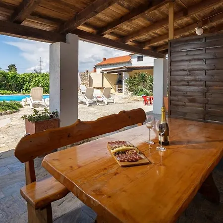 Dragica Villa *