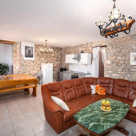 Dragica Villa *