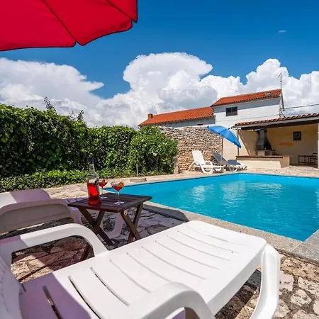 Dragica Villa *